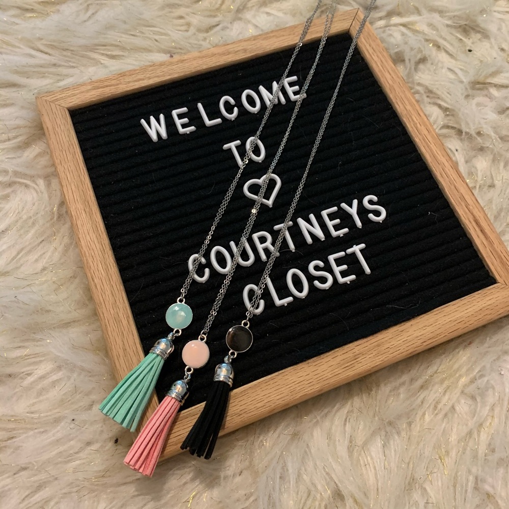 🎀FREE W/$20 PURCHASE🎀Tassel pendants